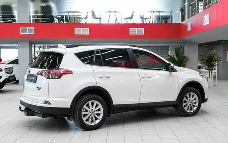 Toyota RAV4, 2017 год, 1 990 000 рублей, 2 фотография