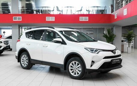 Toyota RAV4, 2017 год, 1 990 000 рублей, 3 фотография