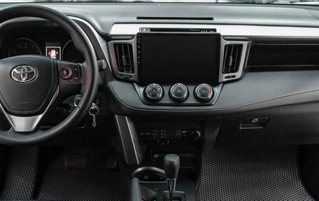 Toyota RAV4, 2017 год, 1 990 000 рублей, 10 фотография