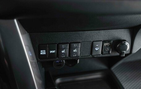 Toyota RAV4, 2017 год, 1 990 000 рублей, 12 фотография