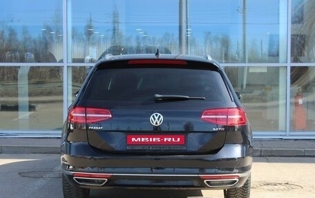 Volkswagen Passat B8 рестайлинг, 2017 год, 1 880 000 рублей, 4 фотография