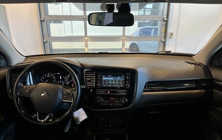 Mitsubishi Outlander III рестайлинг 3, 2019 год, 2 650 000 рублей, 9 фотография