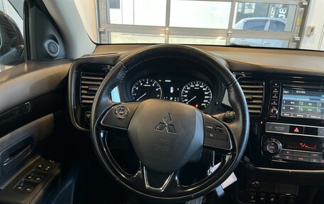 Mitsubishi Outlander III рестайлинг 3, 2019 год, 2 650 000 рублей, 10 фотография