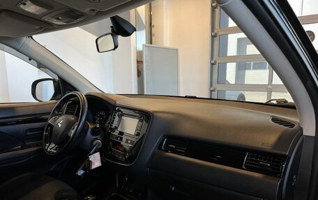 Mitsubishi Outlander III рестайлинг 3, 2019 год, 2 650 000 рублей, 12 фотография