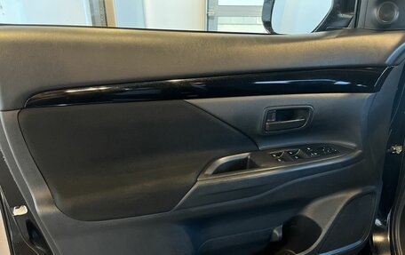 Mitsubishi Outlander III рестайлинг 3, 2019 год, 2 650 000 рублей, 17 фотография