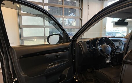 Mitsubishi Outlander III рестайлинг 3, 2019 год, 2 650 000 рублей, 16 фотография