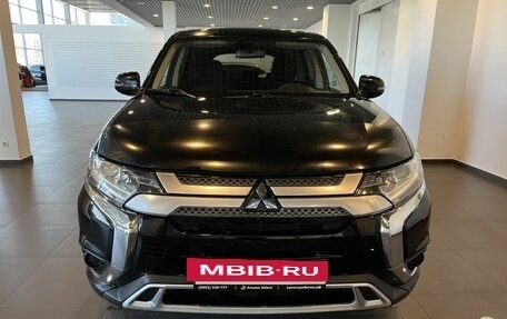 Mitsubishi Outlander III рестайлинг 3, 2019 год, 2 650 000 рублей, 8 фотография