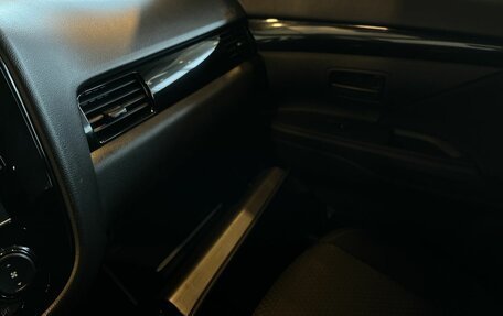 Mitsubishi Outlander III рестайлинг 3, 2019 год, 2 650 000 рублей, 25 фотография