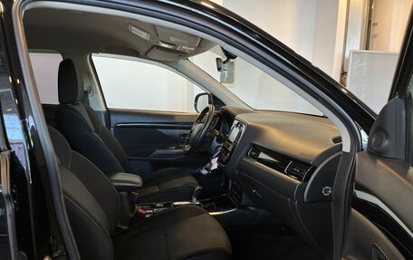 Mitsubishi Outlander III рестайлинг 3, 2019 год, 2 650 000 рублей, 24 фотография