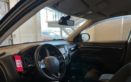 Mitsubishi Outlander III рестайлинг 3, 2019 год, 2 650 000 рублей, 18 фотография