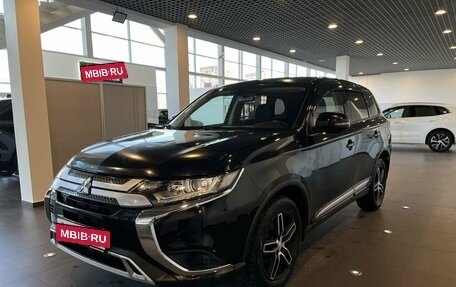 Mitsubishi Outlander III рестайлинг 3, 2019 год, 2 650 000 рублей, 7 фотография