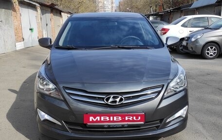 Hyundai Solaris II рестайлинг, 2015 год, 1 150 000 рублей, 2 фотография
