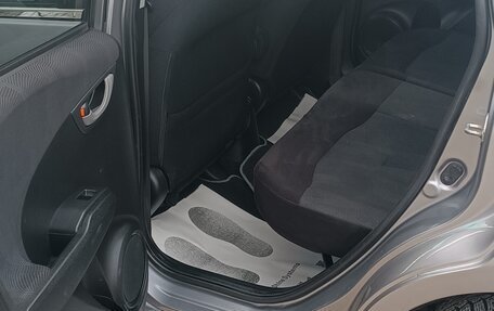 Honda Fit III, 2010 год, 800 000 рублей, 7 фотография