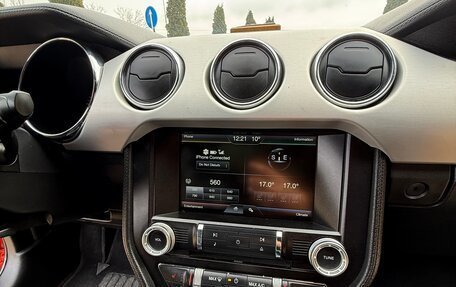 Ford Mustang VI рестайлинг, 2014 год, 2 199 999 рублей, 25 фотография