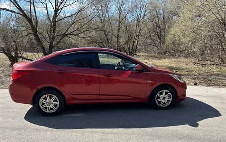 Hyundai Solaris II рестайлинг, 2011 год, 700 000 рублей, 2 фотография