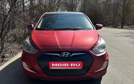 Hyundai Solaris II рестайлинг, 2011 год, 700 000 рублей, 3 фотография
