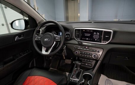 KIA Sportage IV рестайлинг, 2020 год, 1 999 000 рублей, 10 фотография