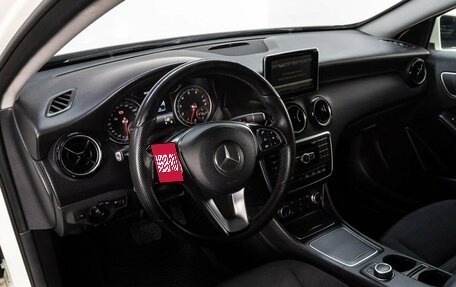 Mercedes-Benz A-Класс, 2016 год, 1 499 000 рублей, 10 фотография