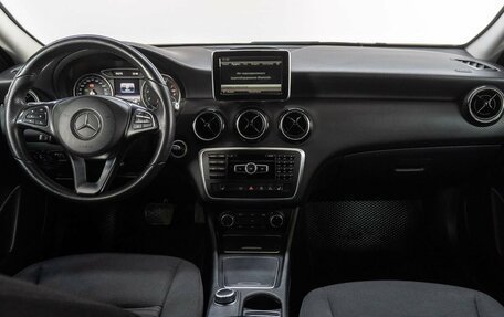 Mercedes-Benz A-Класс, 2016 год, 1 499 000 рублей, 19 фотография