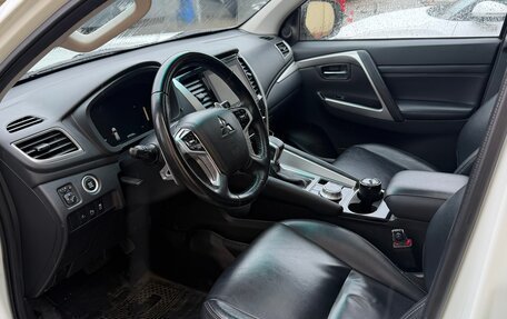 Mitsubishi Montero Sport, 2022 год, 4 600 000 рублей, 7 фотография