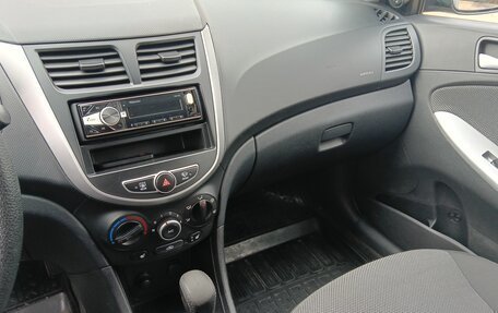 Hyundai Solaris II рестайлинг, 2012 год, 710 000 рублей, 13 фотография