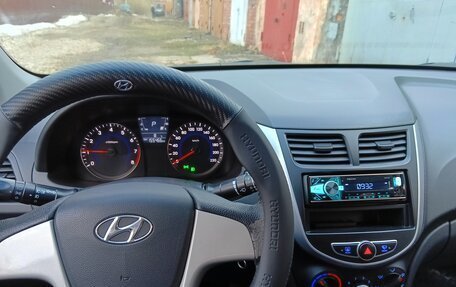 Hyundai Solaris II рестайлинг, 2012 год, 710 000 рублей, 17 фотография