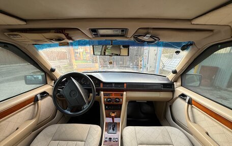 Mercedes-Benz E-Класс, 1994 год, 600 000 рублей, 2 фотография