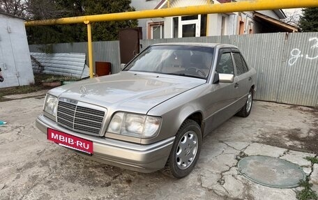 Mercedes-Benz E-Класс, 1994 год, 600 000 рублей, 4 фотография