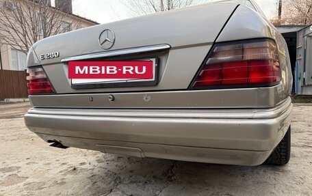 Mercedes-Benz E-Класс, 1994 год, 600 000 рублей, 6 фотография