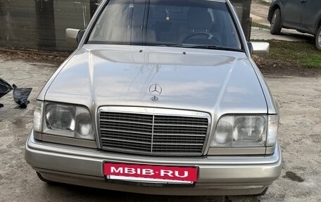 Mercedes-Benz E-Класс, 1994 год, 600 000 рублей, 12 фотография