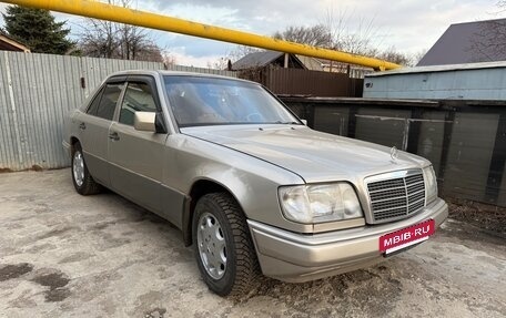 Mercedes-Benz E-Класс, 1994 год, 600 000 рублей, 9 фотография
