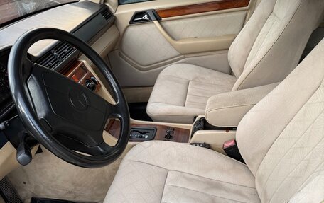 Mercedes-Benz E-Класс, 1994 год, 600 000 рублей, 28 фотография