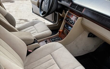 Mercedes-Benz E-Класс, 1994 год, 600 000 рублей, 32 фотография