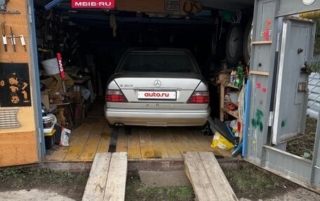 Mercedes-Benz E-Класс, 1994 год, 600 000 рублей, 34 фотография