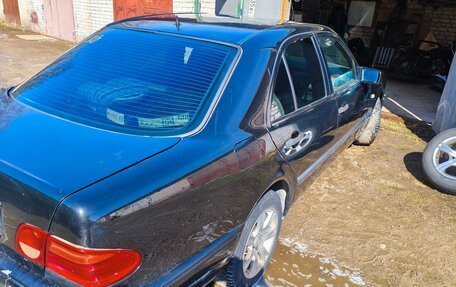 Mercedes-Benz E-Класс, 1998 год, 210 000 рублей, 4 фотография