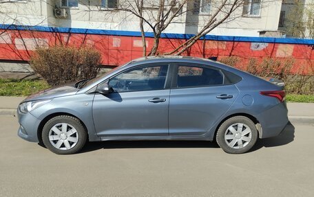 Hyundai Solaris II рестайлинг, 2018 год, 800 000 рублей, 3 фотография