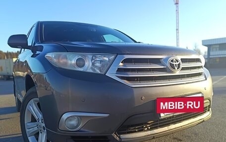 Toyota Highlander III, 2013 год, 1 950 000 рублей, 8 фотография