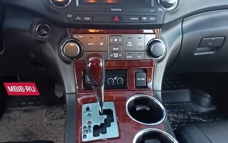 Toyota Highlander III, 2013 год, 1 950 000 рублей, 25 фотография