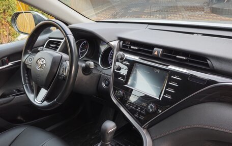 Toyota Camry, 2018 год, 2 530 000 рублей, 12 фотография