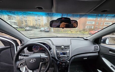 Hyundai Solaris II рестайлинг, 2015 год, 740 000 рублей, 2 фотография