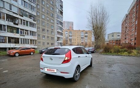 Hyundai Solaris II рестайлинг, 2015 год, 740 000 рублей, 3 фотография