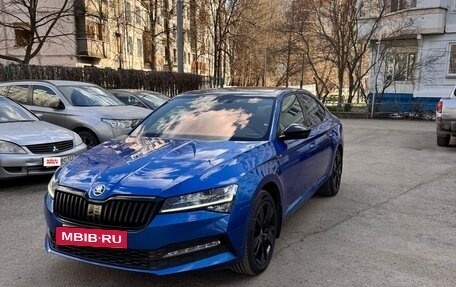 Skoda Superb III рестайлинг, 2019 год, 3 700 000 рублей, 3 фотография
