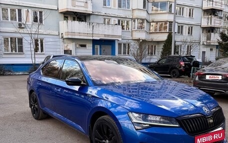 Skoda Superb III рестайлинг, 2019 год, 3 700 000 рублей, 2 фотография