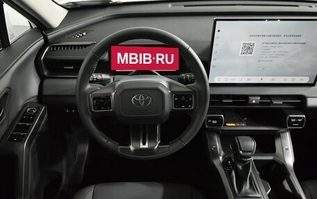 Toyota RAV4, 2025 год, 4 540 000 рублей, 14 фотография