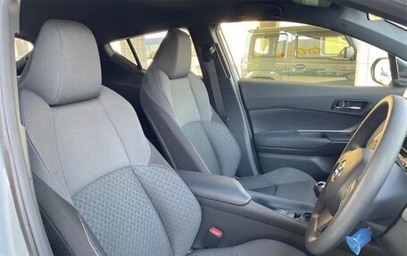 Toyota C-HR I рестайлинг, 2022 год, 1 760 000 рублей, 9 фотография