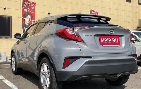 Toyota C-HR I рестайлинг, 2022 год, 1 760 000 рублей, 8 фотография