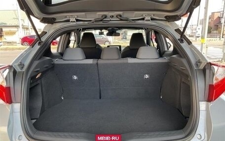 Toyota C-HR I рестайлинг, 2022 год, 1 760 000 рублей, 11 фотография