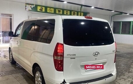 Hyundai H-1 II рестайлинг, 2008 год, 890 000 рублей, 2 фотография