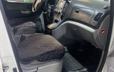 Hyundai H-1 II рестайлинг, 2008 год, 890 000 рублей, 7 фотография