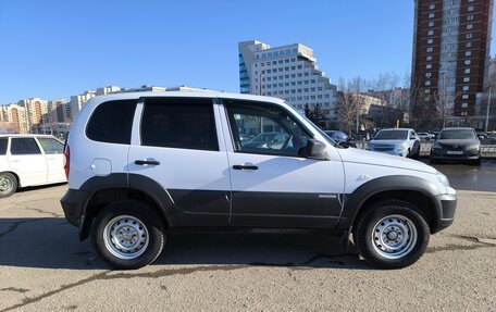 Chevrolet Niva I рестайлинг, 2018 год, 730 000 рублей, 4 фотография